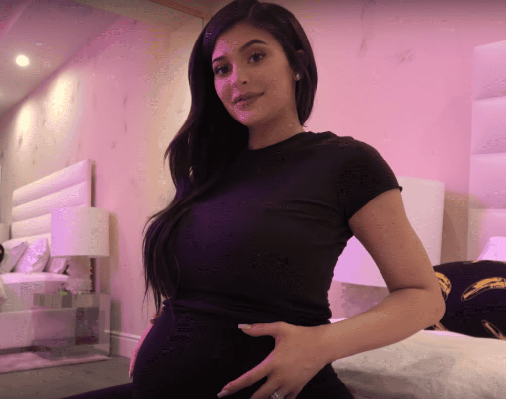 beautiful pregnant Kylie Jenner 