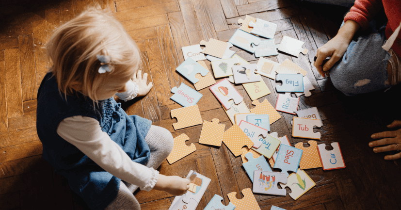 How to Play a Pictionary Game On Christmas